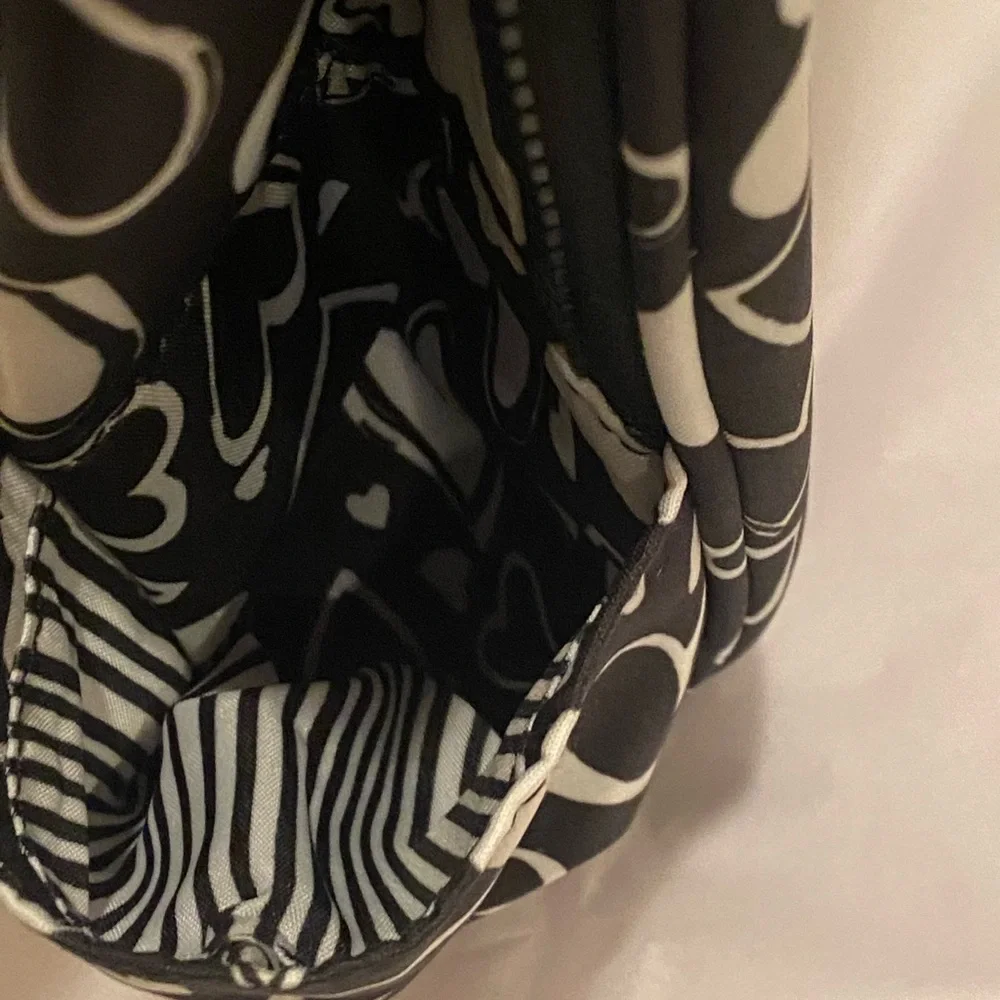❤️ Love Brighton Black and White Heart Backpack❤️ - Picture 6 of 8